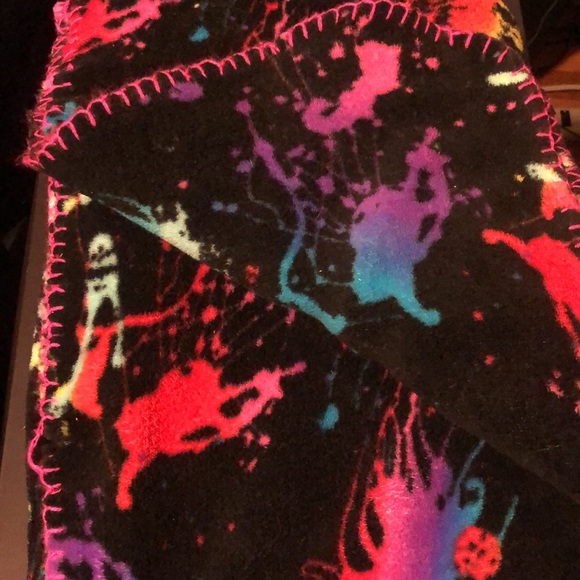 Psychedelic Lava lamp color black Blanket, twinsize, lightweight, very colorful - Picture 4 of 5